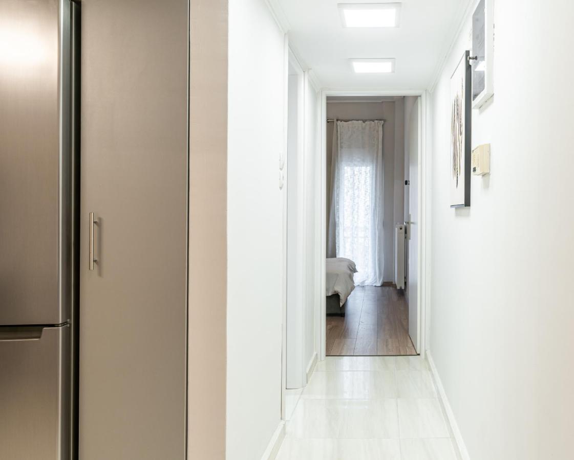 Spacious 2Bd Apt Next To Metro Атина Екстериор снимка
